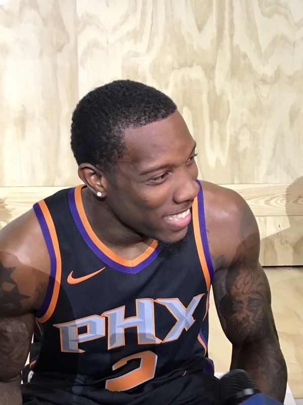 太阳后卫 eric bledsoe 最喜欢身上这套黑色款.图片来源:篮球笔记