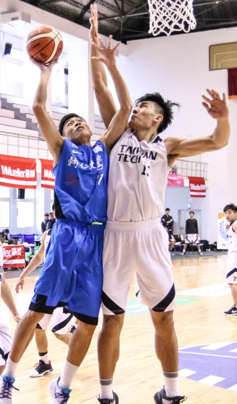 在禁區一柱擎天的謝宗融，最喜歡請對手吃火鍋。圖片來源：籃球筆記