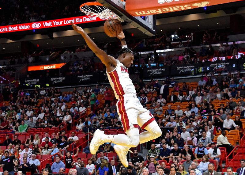 【新闻】76人五大巨人阵 josh richardson 198成先发最矮