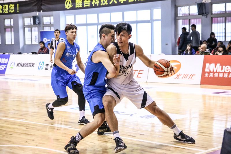 面對針對性防守也毫不畏懼的謝宗融。圖片來源：籃球筆記