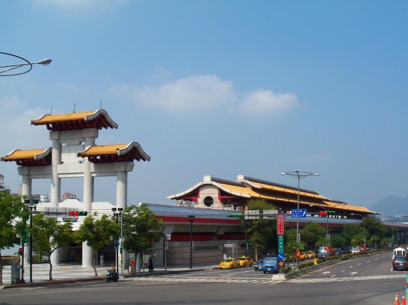 https://upload.wikimedia.org/wikipedia/commons/3/35/Xinbeitou_Station.jpg