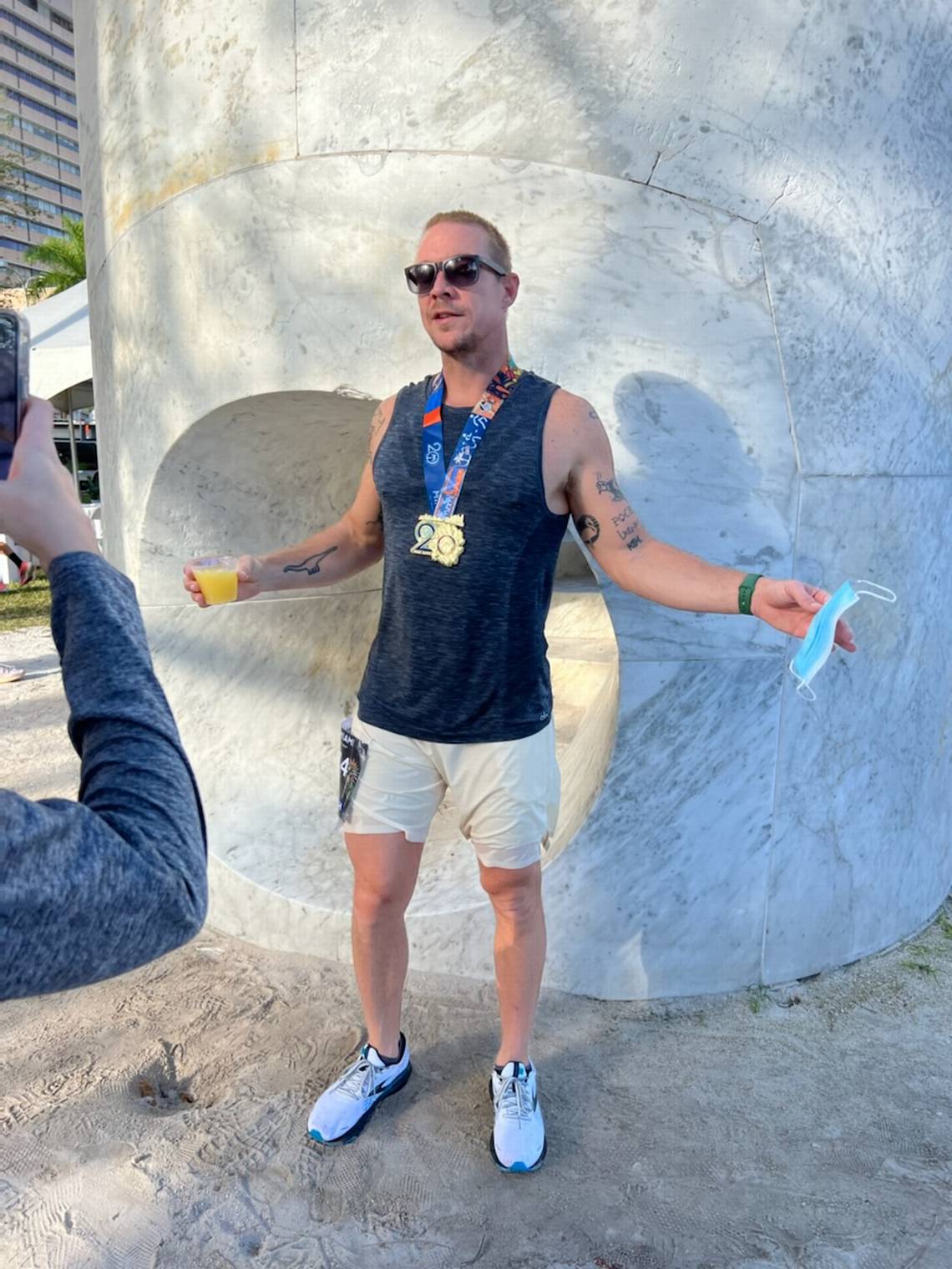【話題】邱森萬?百大DJ Diplo 無訓練以1:50:11完賽半馬 賽後直奔當地 Club 慶祝