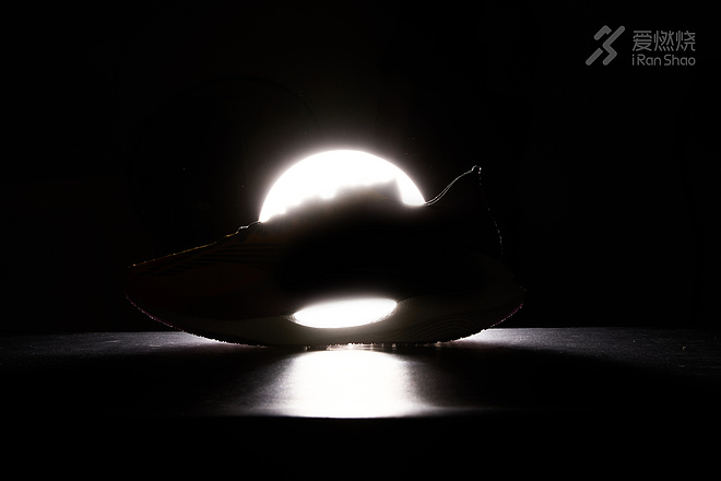 【裝備】 LI-NING 絕影 為您創造第二個足弓
