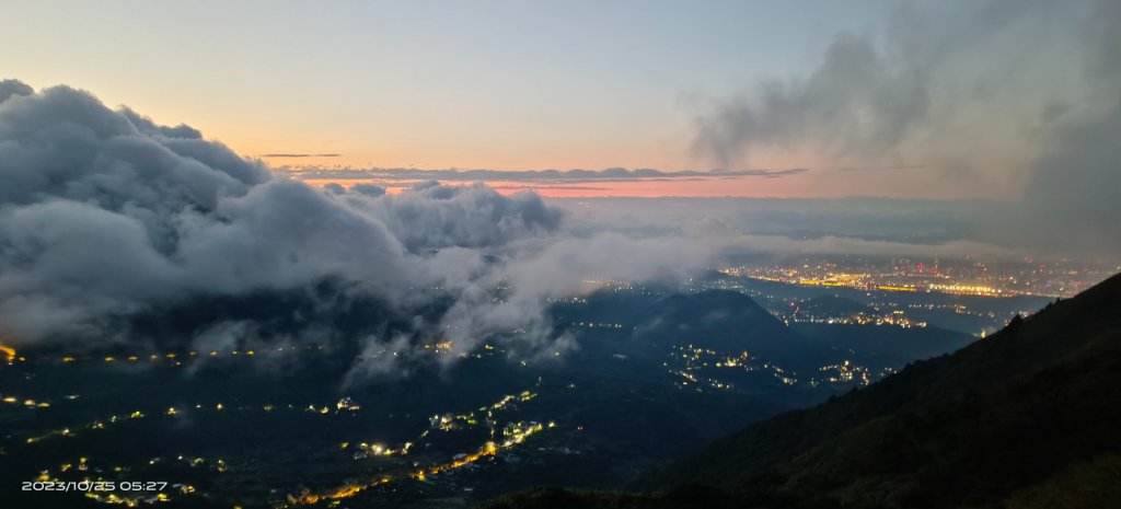 大屯山星空/夜景/晨曦/山嵐（雲瀑？）/芒花封面圖