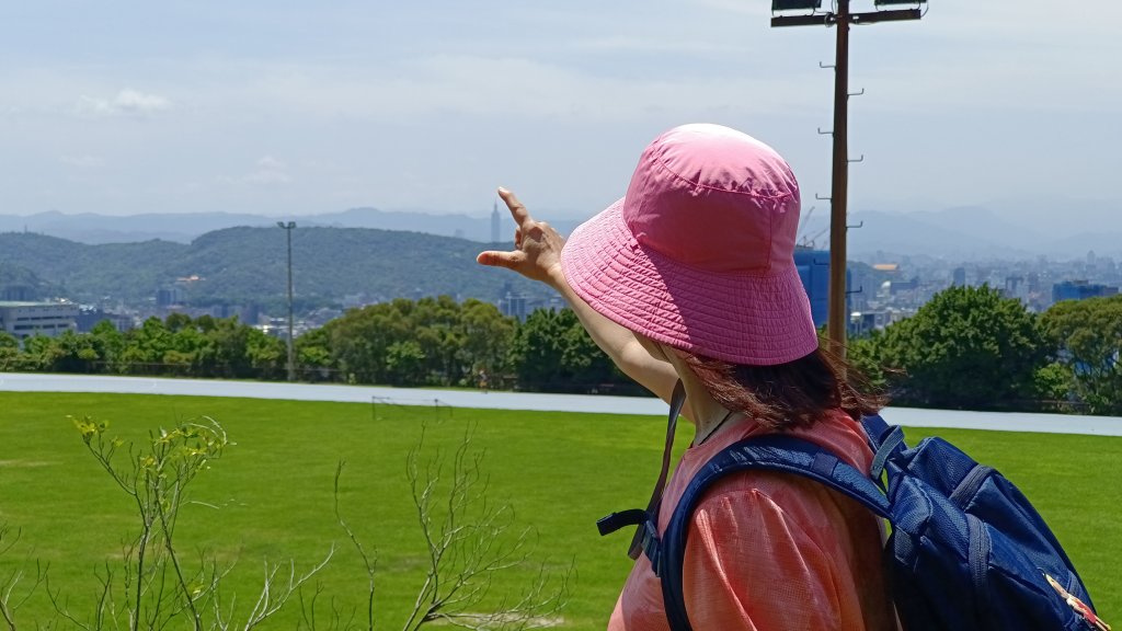 (姨婆趴趴走)第四十三集:攀登連走奇岩山、軍艦岩、丹鳳山_2499497