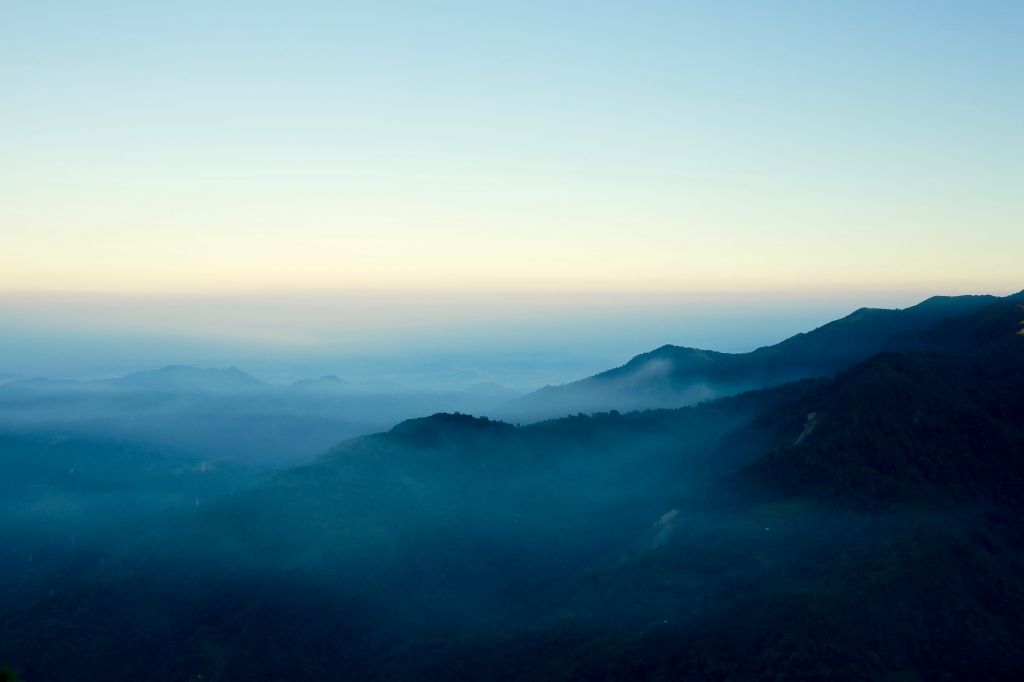 東卯山：東南稜晨曦_405705