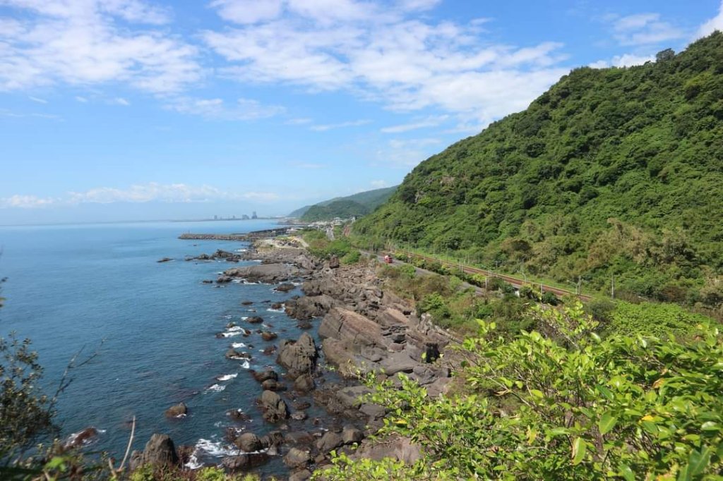 〔頭城〕北關海潮公園 一線天。單面山 豆腐岩 小海岬 巖頂。不可思議 古砲竟然不見了_2259121
