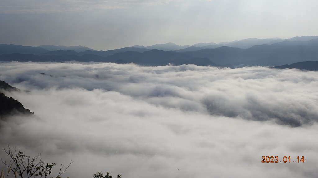 翡翠水庫壩頂/新店四十份公墓雲海+斜射光，個人在此最有層次最美的一次雲海_1993227