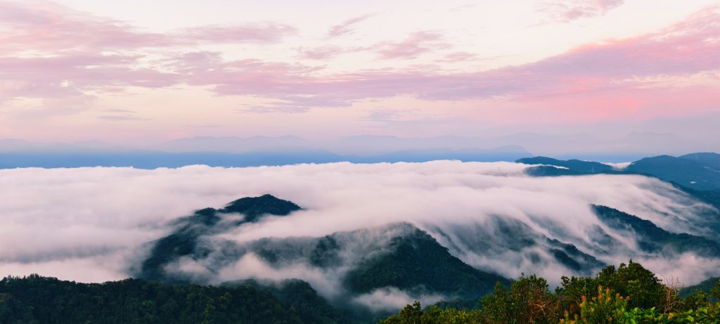 #二格山 #琉璃光 #霞光 #火燒雲 #雲海流瀑 #日出 8/20_2864875