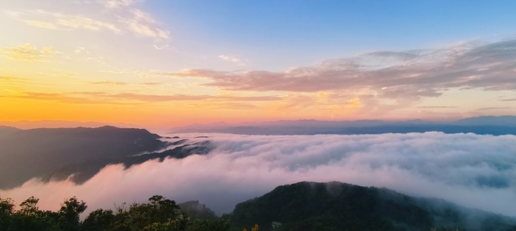 #二格山 #琉璃光 #霞光 #火燒雲 #雲海流瀑 #日出 8/20_2864884