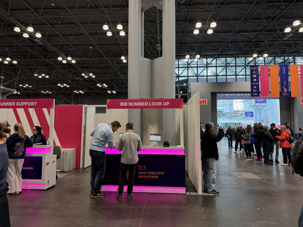 [紐約馬之行-01] 2025_1031 領紐約馬拉松物資_2940529