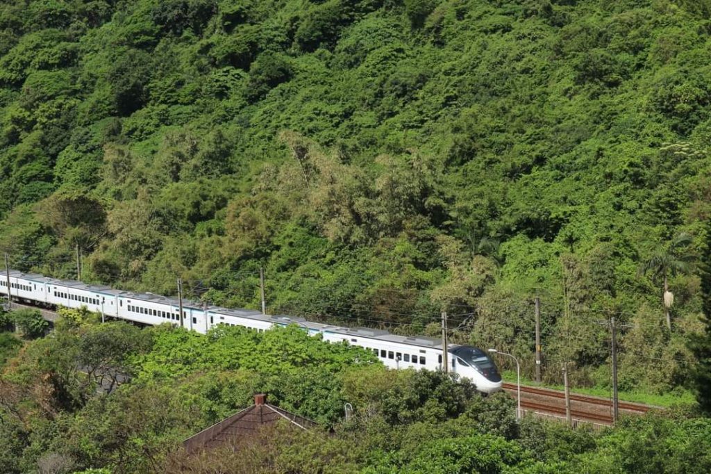 〔頭城〕北關海潮公園 一線天。單面山 豆腐岩 小海岬 巖頂。不可思議 古砲竟然不見了_2259142