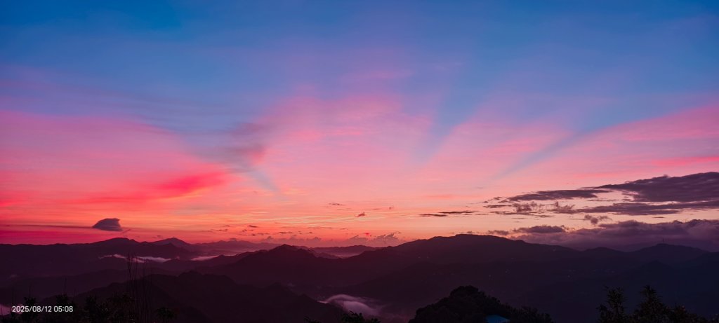 #二格山 #火燒雲 #霞光 #日出 8/12_2857991