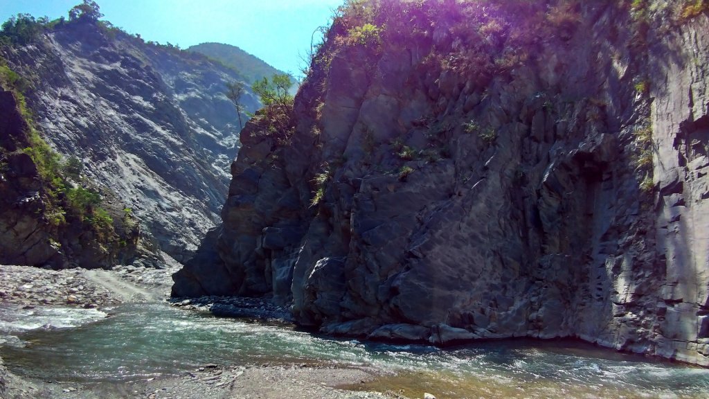 徒步32K勇闖哈尤溪～七彩岩壁_562753