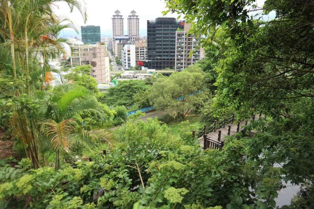 〔內湖〕文間山，劍南蝶園，劍潭古寺，婆婆橋 鄭成功廟步道_2249178