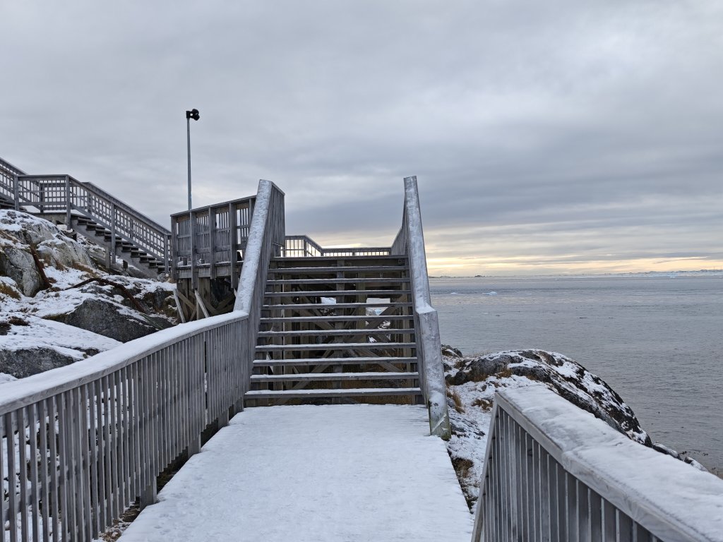 [紐約馬之行-27] 2025_1105 努克濱海木棧道(Nuuk Boardwalk)-下_2947618