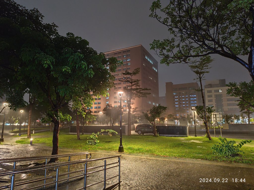 璀璨耀眼的夜景 - 大直美麗華、大稻埕、大港墘公園【臺北健走趣】【健走複利】_2604565