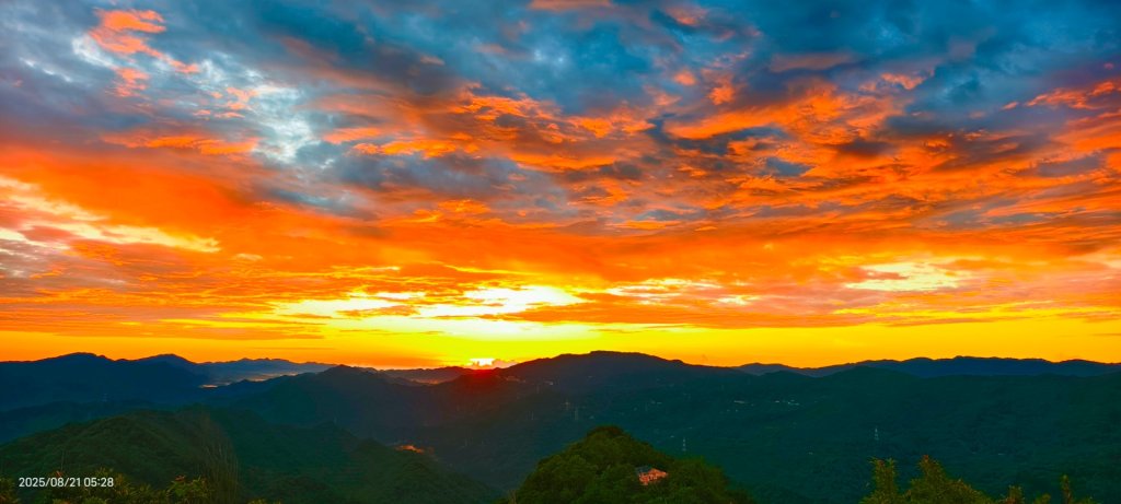 #二格山 #琉璃光 #雲瀑 #雲海流瀑 #火燒雲 #日出 8/21&22_2866306
