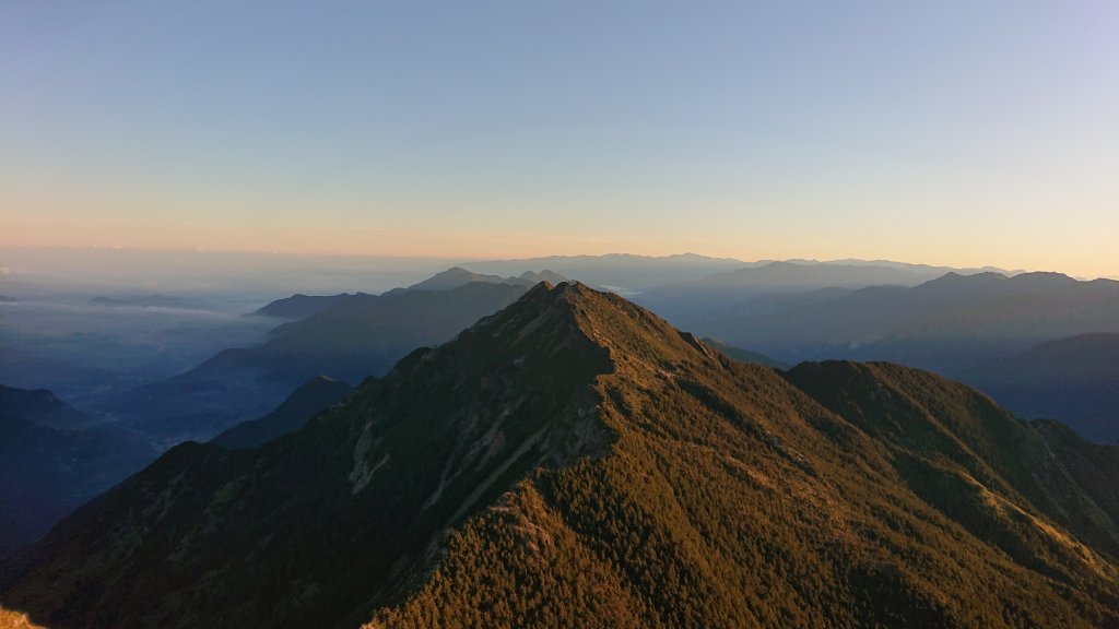 玉山獨攀封面圖