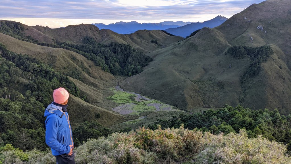白石安東軍高山湖泊草原，空靈幽靜。_1756808