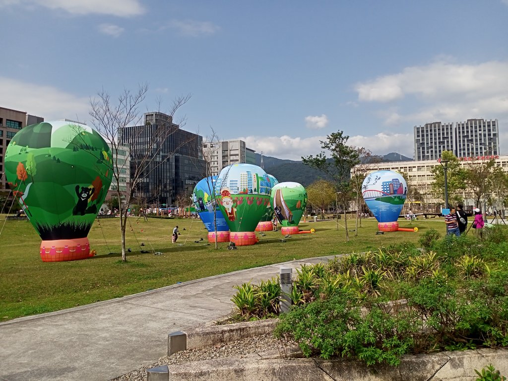 大港墘公園 - 光源台北 內湖燈區【齊心鞋力向前走】封面圖