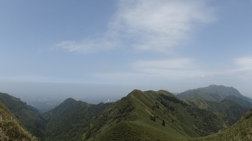 經不住陽光和遠處山頭的誘惑 !封面圖