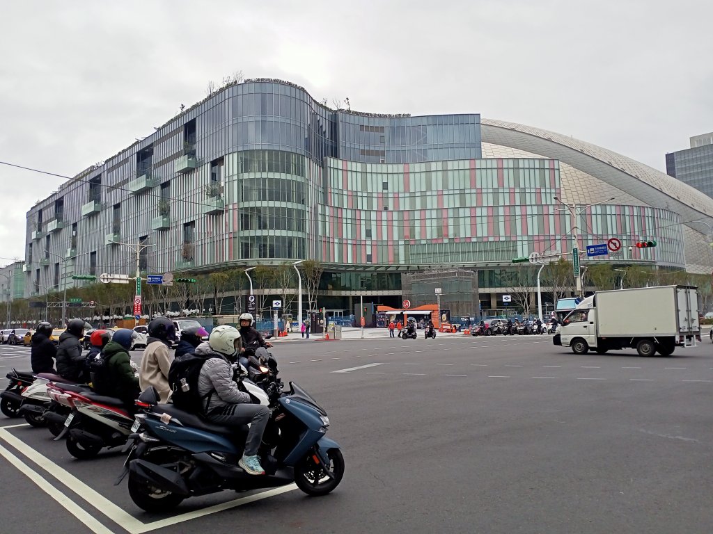 忠孝東路四段&國父紀念館賞花燈、台北信義商圈步道尋寶趣【齊心鞋力，益起行走】_2032062