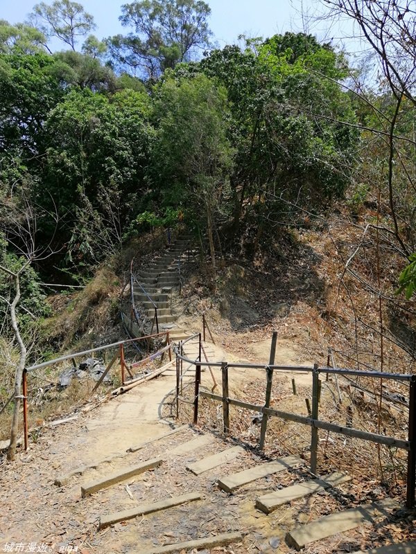 【台中。北屯】山頂視野佳。 小百岳集起來。編號42小百岳~南觀音山_1373384