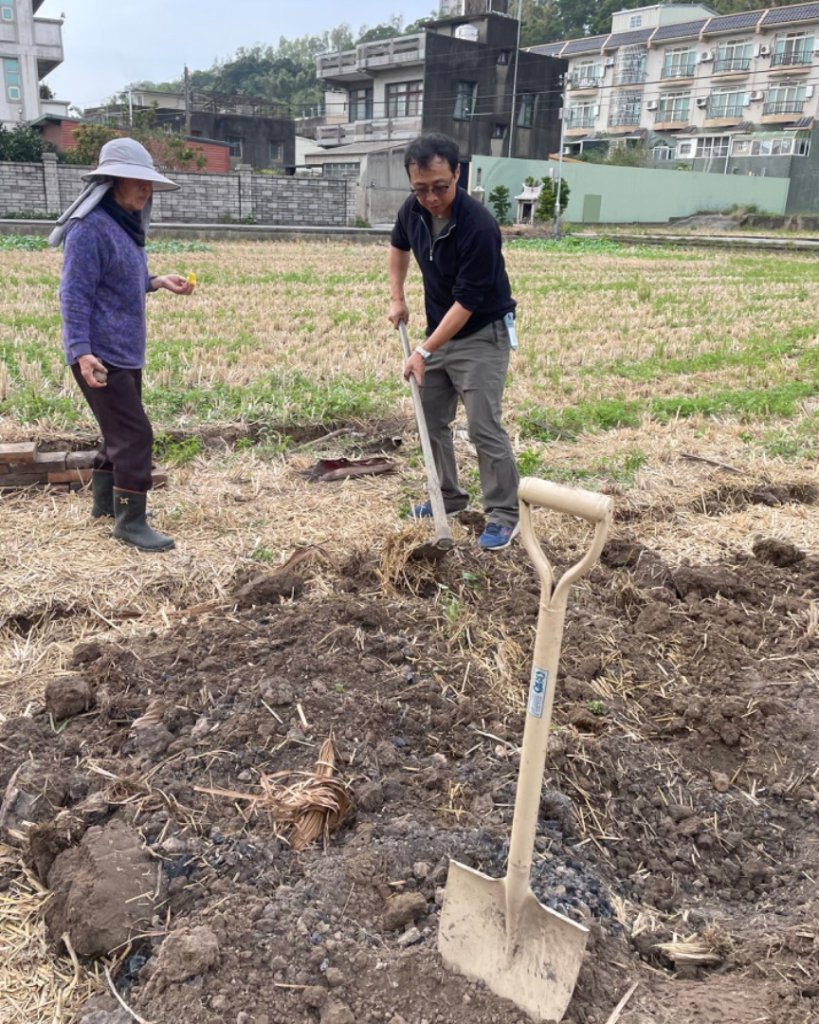 頭份kemp老家農家樂❤️控窯雞烤蕃薯挖蘿蔔現採青菜🥬_2680521