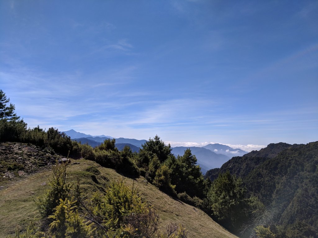 登鹿林麟趾遠眺玉山群峰_472469