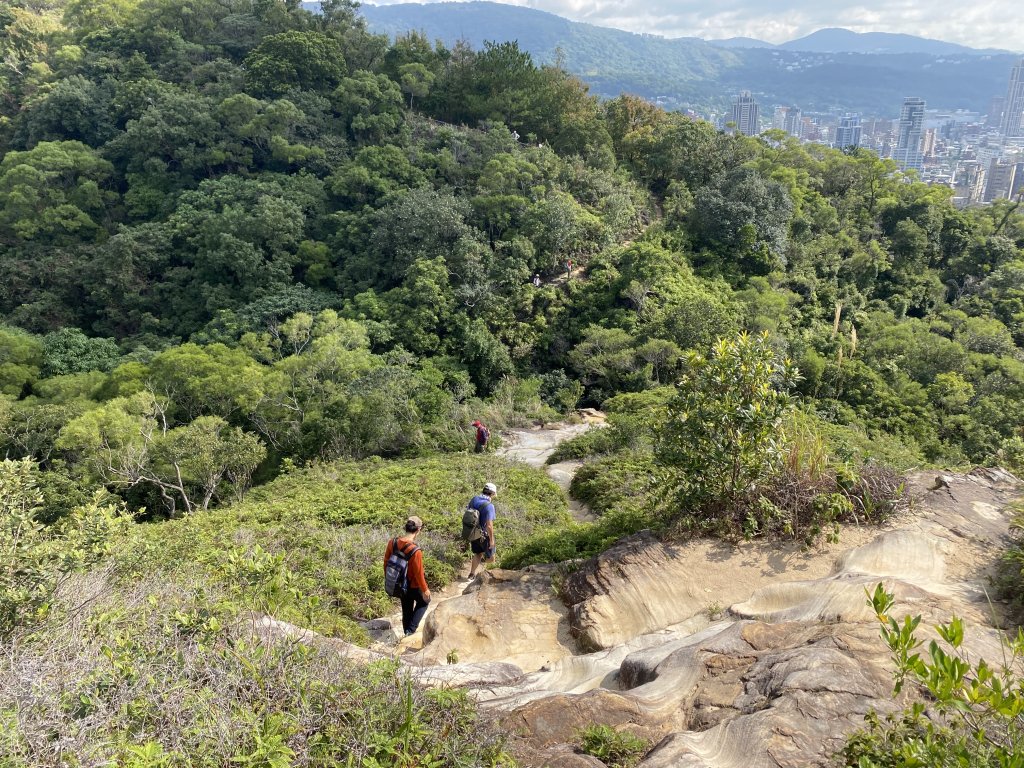 《踏青北投｜捷運唭哩岸到新北投・串走奇岩山、軍艦岩、幸福石》_2979025