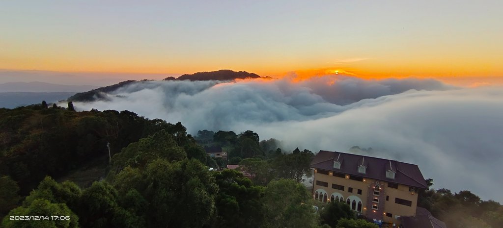 雲洞山莊夕陽暮光雲海&首訪龍騰斷橋12/14封面圖