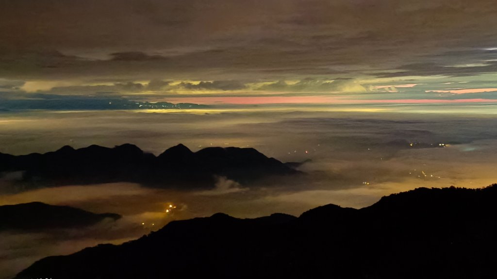 跟著雲海達人山友追雲趣-二訪 #鳶嘴山 解鎖 #黃金雲海 #夕陽雲海 #火燒雲 #琉璃光_2652107