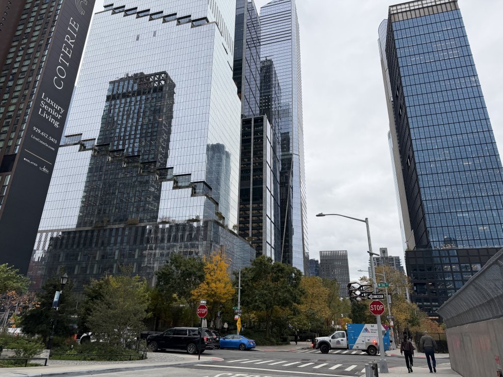 [紐約馬之行-01] 2025_1031 領紐約馬拉松物資_2940519