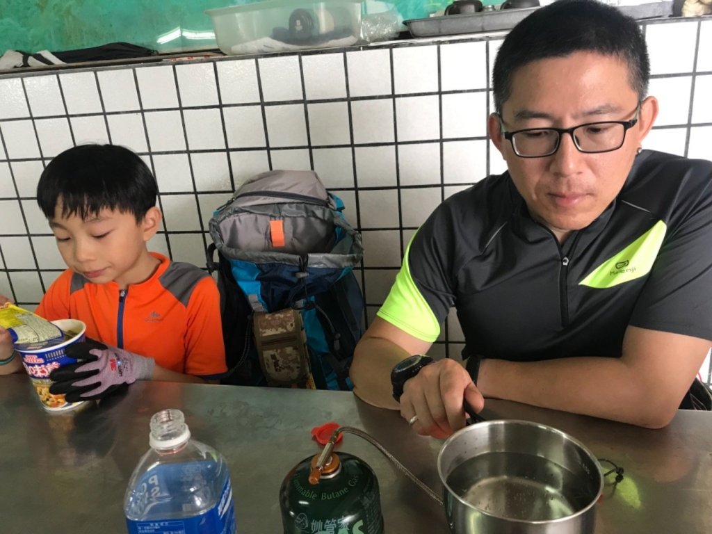 樟腦寮車站上獨立山奉天岩泡茶煮泡麵大巃頂看群峰美景_470051