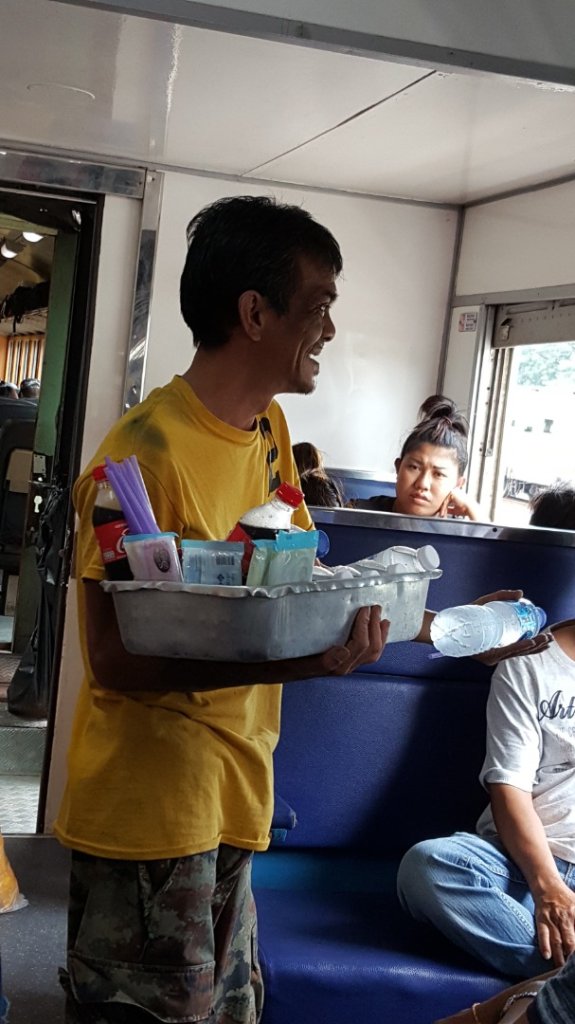 搭火車到春蓬，火車小販_2490654