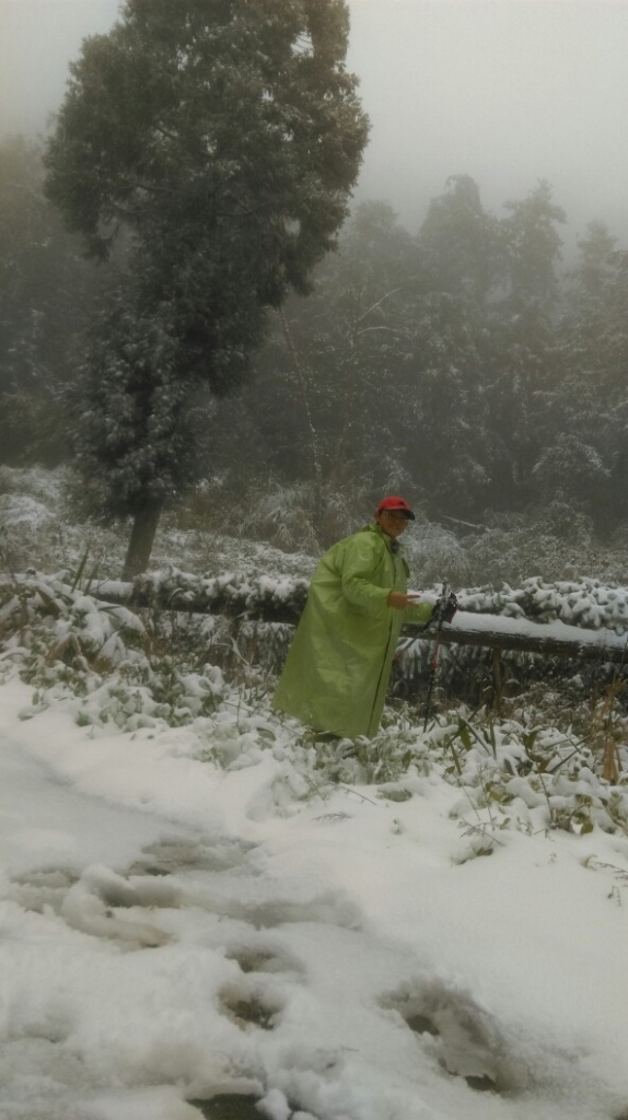 20160124新竹鵝公髻山下雪啦_28933