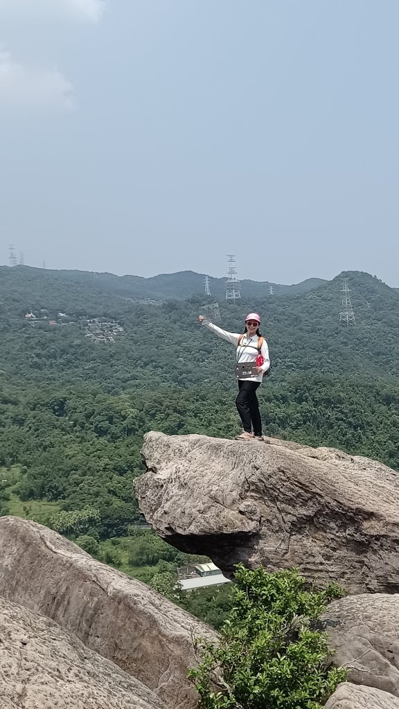 (姨婆趴趴走)第五十四集:攀登台北內湖剪刀石山、金面山封面圖