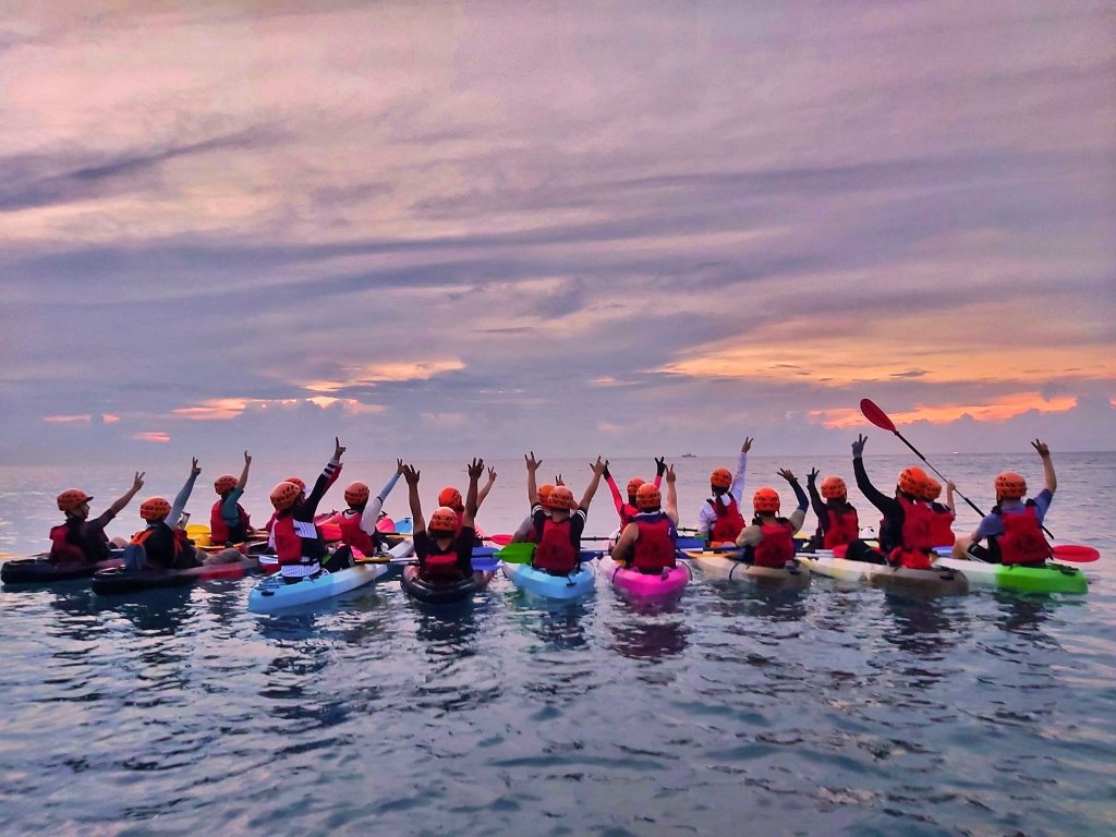 烏岩角海蝕洞。獨木舟。日出_1027354