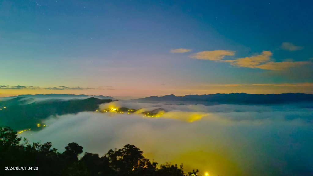 石碇趴趴走追雲趣 #星空夜景 #琉璃光雲海 #曙光日出 #雲瀑 8/1封面圖