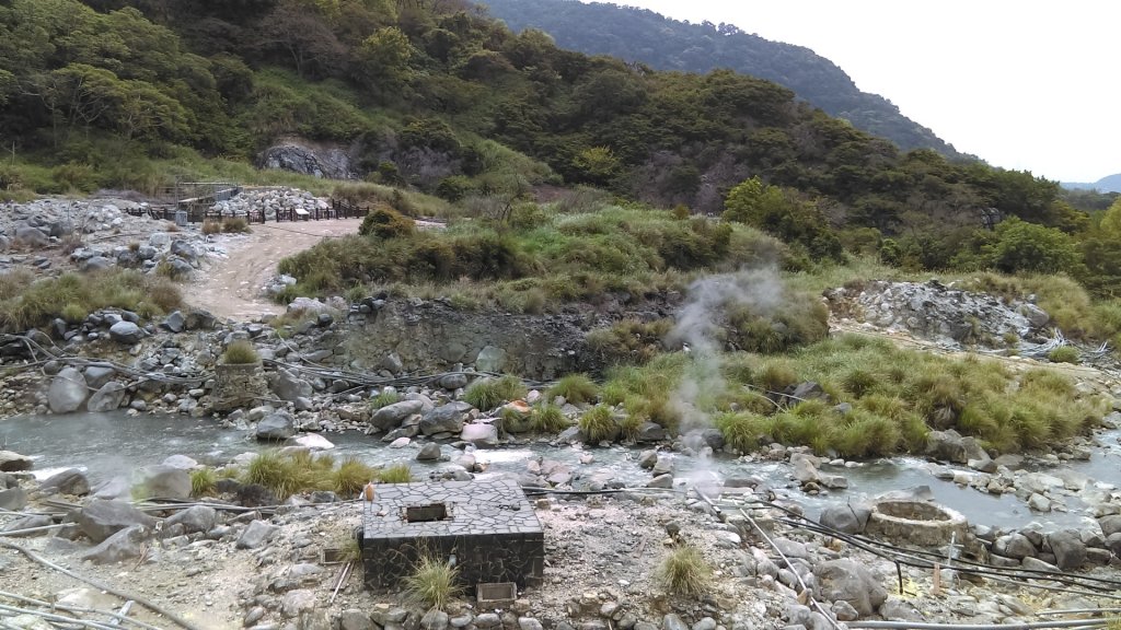 溪水潺涓的半嶺水圳步道、硫氣氤氳的龍鳳谷_890889