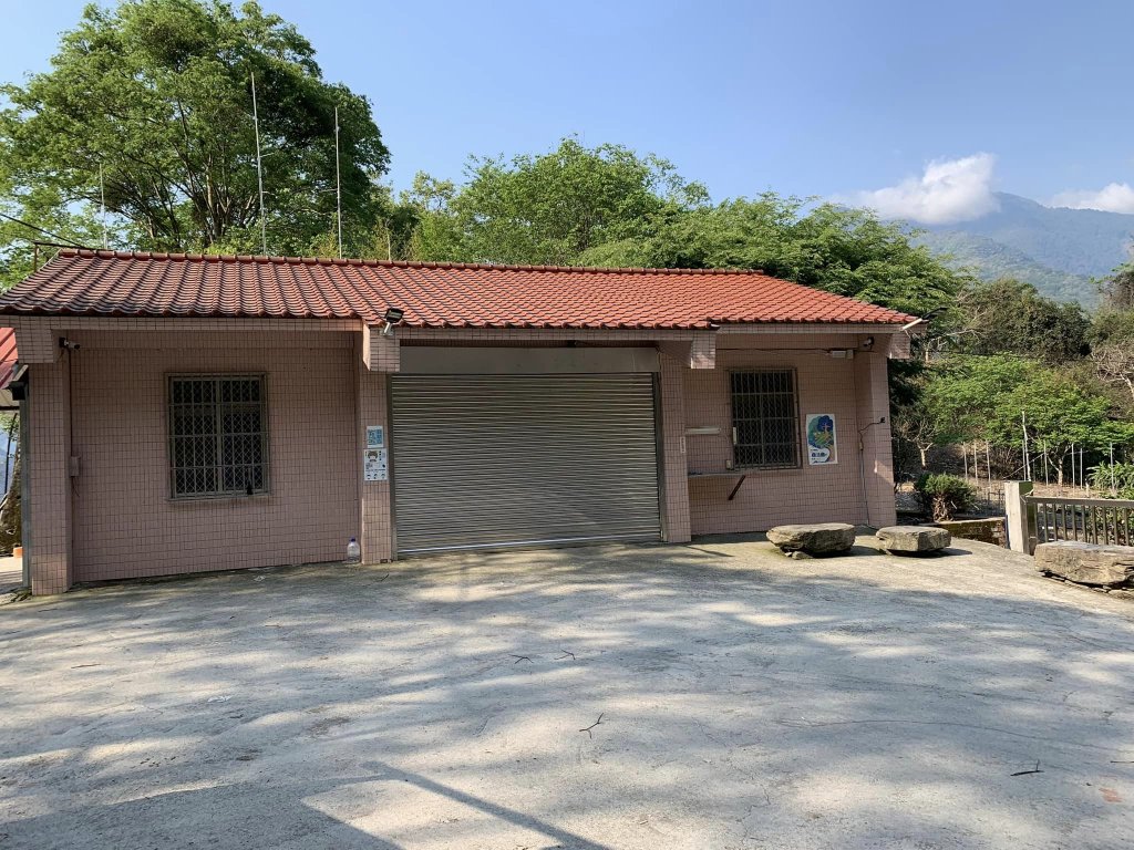 漂亮七彩湖（百岳）_2111874