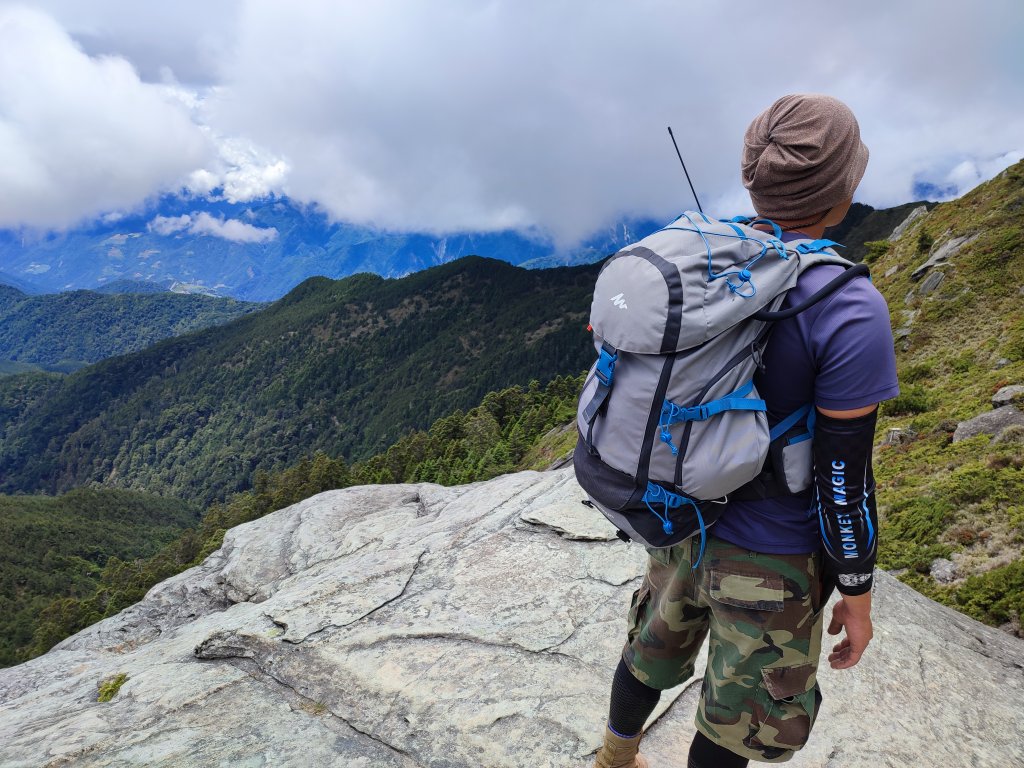 人生半百初登嘉明湖_1753851