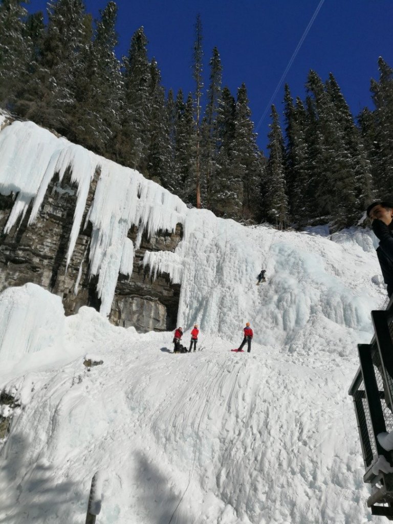 Ice climbing in canada banff_525576