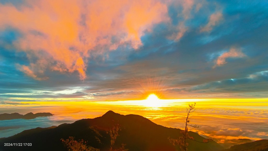 跟著雲海達人山友追雲趣-二訪 #鳶嘴山 解鎖 #黃金雲海 #夕陽雲海 #火燒雲 #琉璃光_2652040