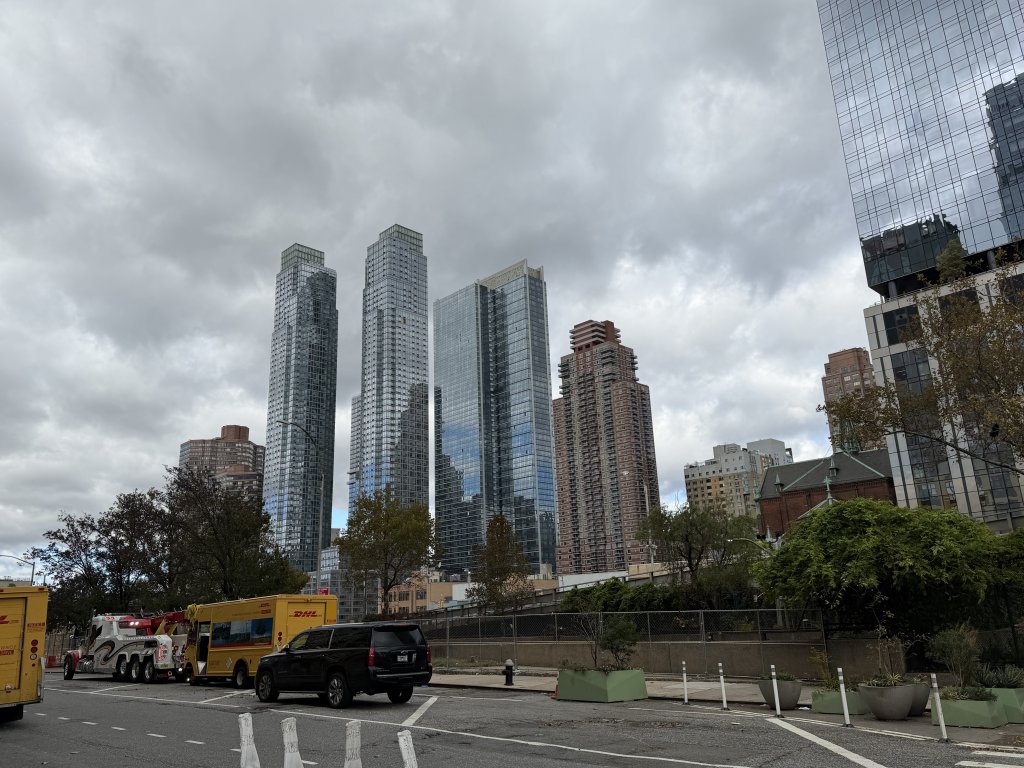 [紐約馬之行-01] 2025_1031 領紐約馬拉松物資_2940562