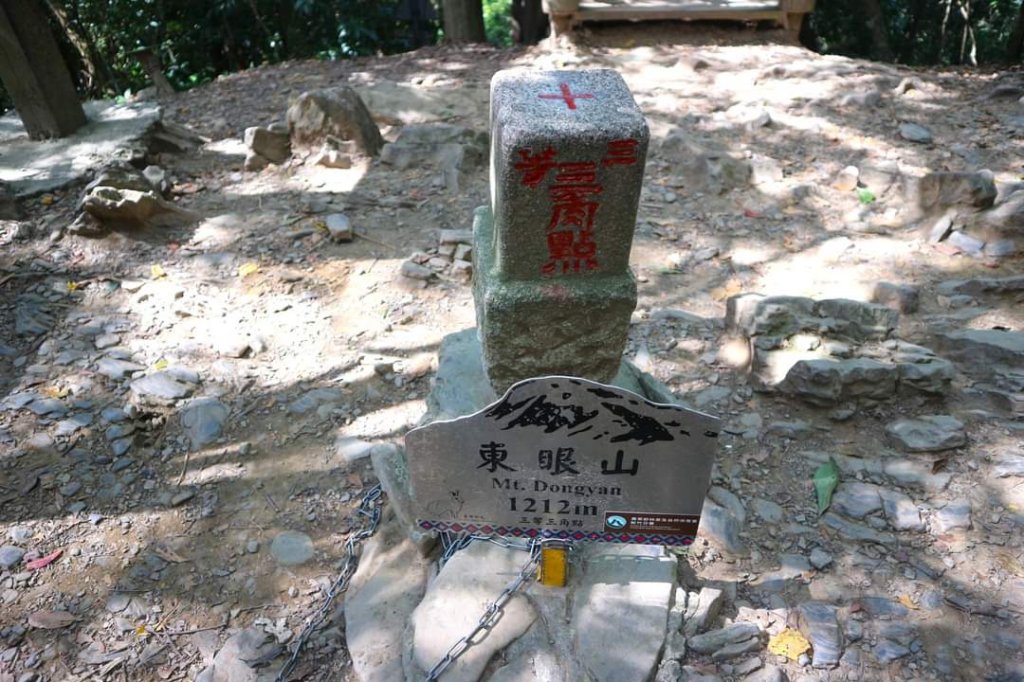 小百岳NO.22東眼山，因山形似躺著的少女  大眼睛向東而望之 絕美柳杉雲海 東眼山封面圖