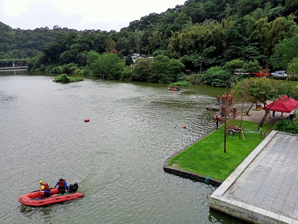 大湖公園 - 消防人員救生艇訓練【走路趣尋寶】_1925063