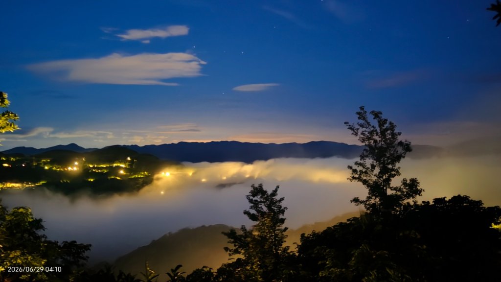 #二格路 #琉璃光 #二格山 #雲海流瀑 #日出 #火燒雲 6/29封面圖