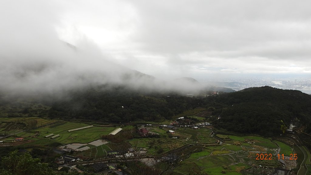 雲霧飄渺間的台北盆地&觀音山_1926209